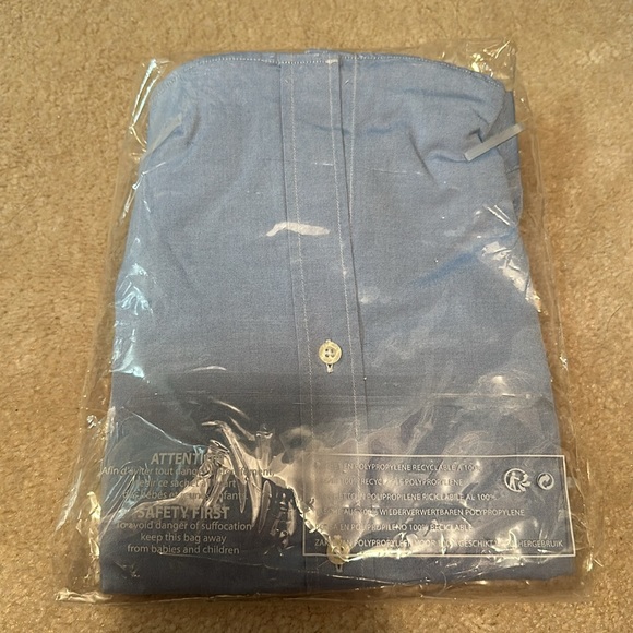 BOYS Lacoste Long sleeve dress shirt size 5 - Picture 2 of 3